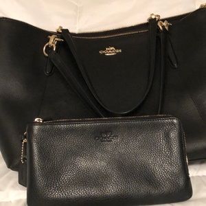 Coach purse and wallet good condition.